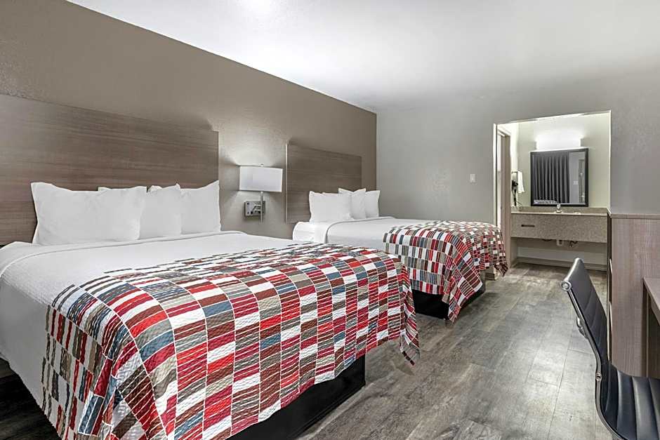 Photo 1 of 8 of Deluxe 2 Queen Beds, Smoking