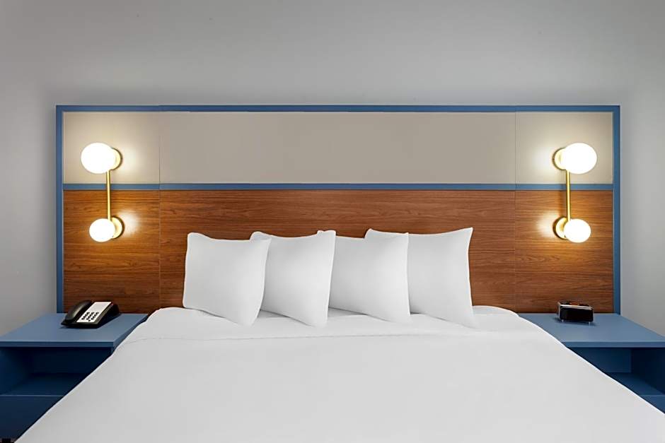 AmericInn by Wyndham Eagle River Downtown