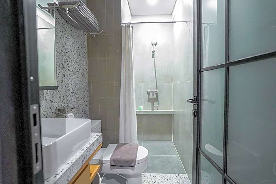 LOA LIVING Solo Baru