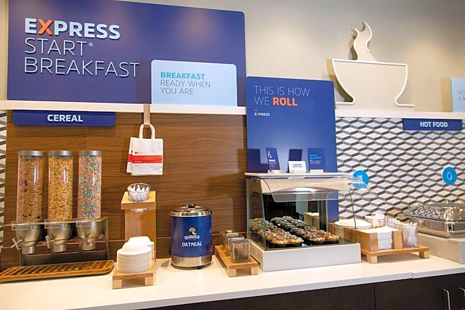 Holiday Inn Express Marshfield - Springfield Area By IHG