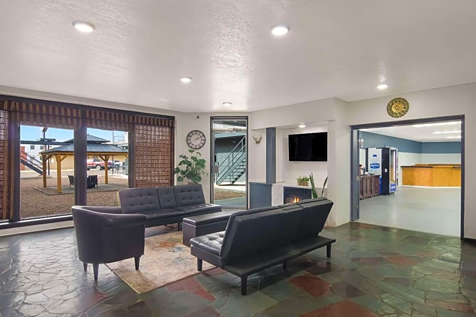 Rodeway Inn & Suites Sidney Historic Downtown I-80