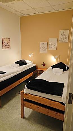 Economy Twin Room with Shared Bathroom