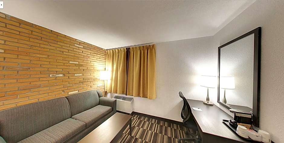 Super 8 by Wyndham Sudbury ON