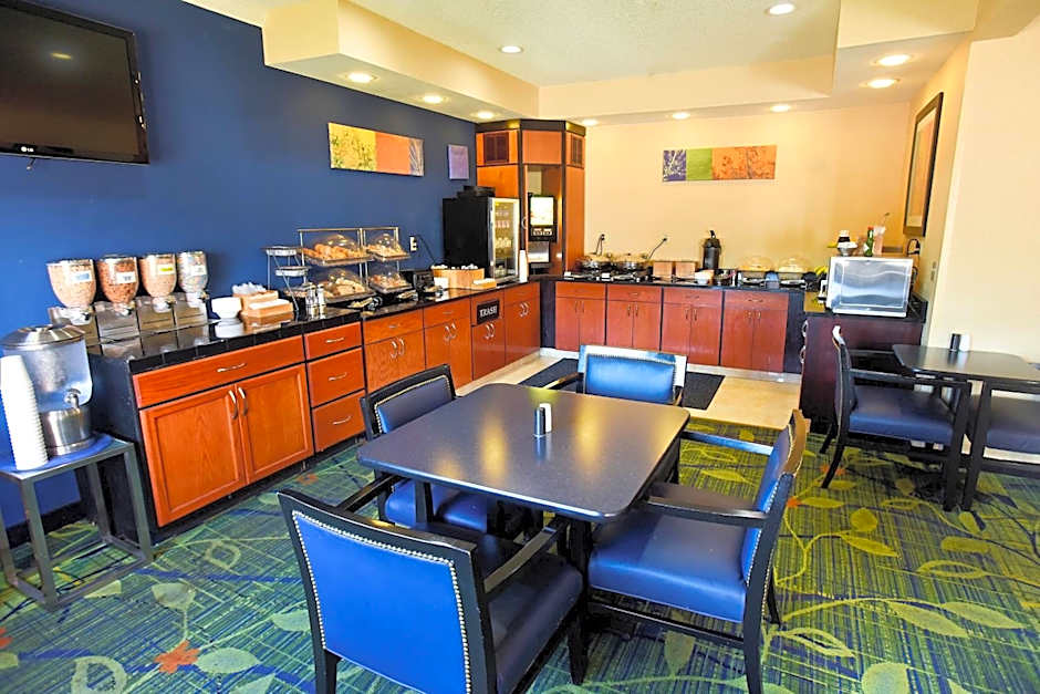AmericInn by Wyndham Topeka
