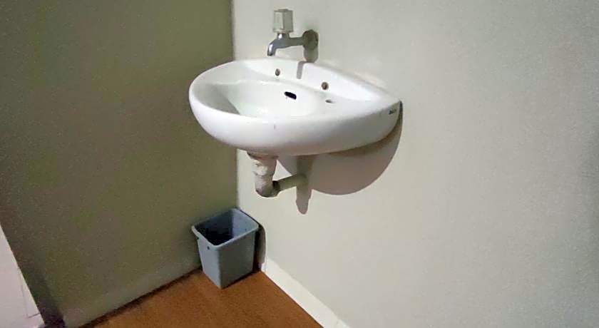 OYO 93051 Wisma Syariah Buloe Near Lapangan Abubakar Lambogo Batili Enrekang