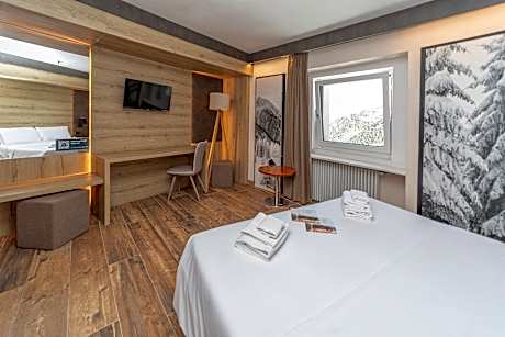 Quadruple Room with Mountain View