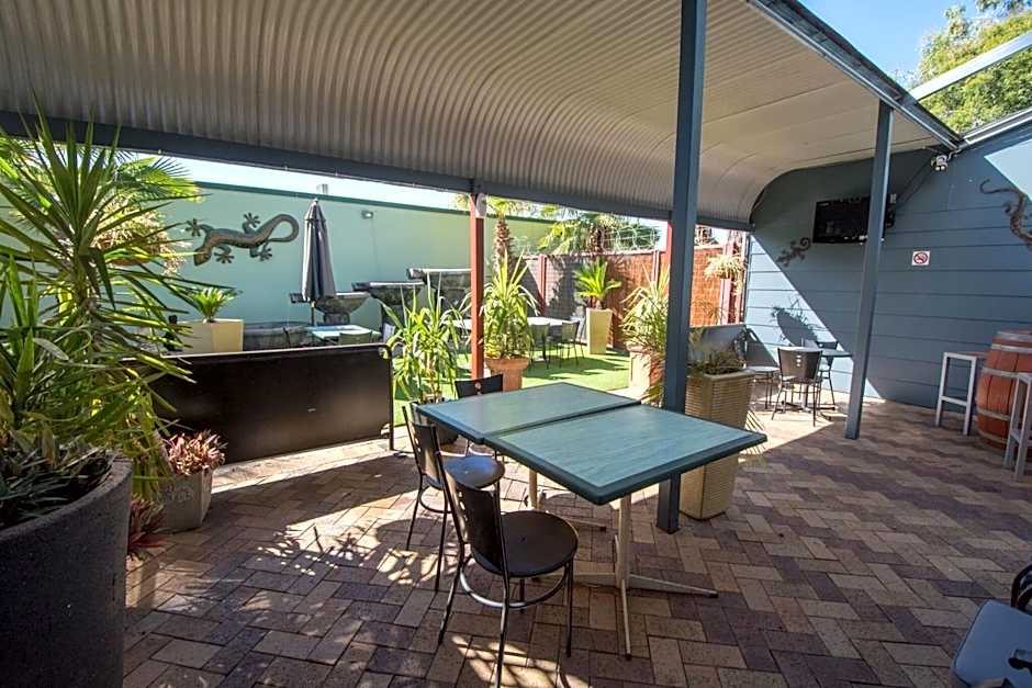 Elkira Court Motel