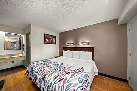 Deluxe King Room Disability Access Non-Smoking