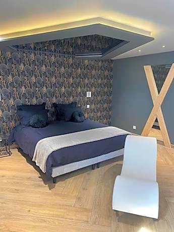 Queen Suite with Spa Bath