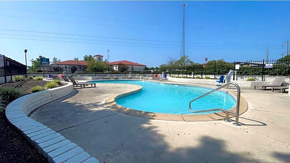 Clarion Pointe Richmond North Near University