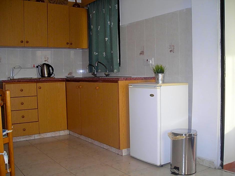 Angela Holiday Apartments