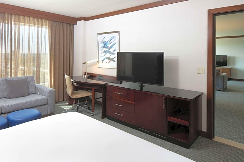 Photo 1 of 2 of Superior 1 King Bed, Executive Level