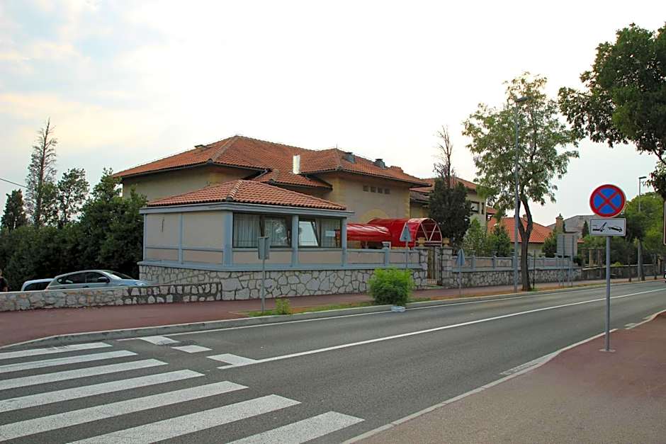 Pansion Ruža
