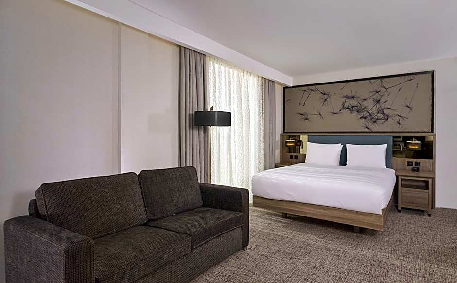 DoubleTree By Hilton Hull