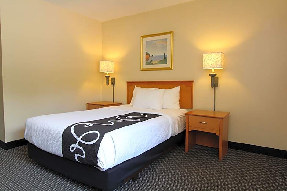 La Quinta Inn & Suites by Wyndham Tampa East Fairgrounds