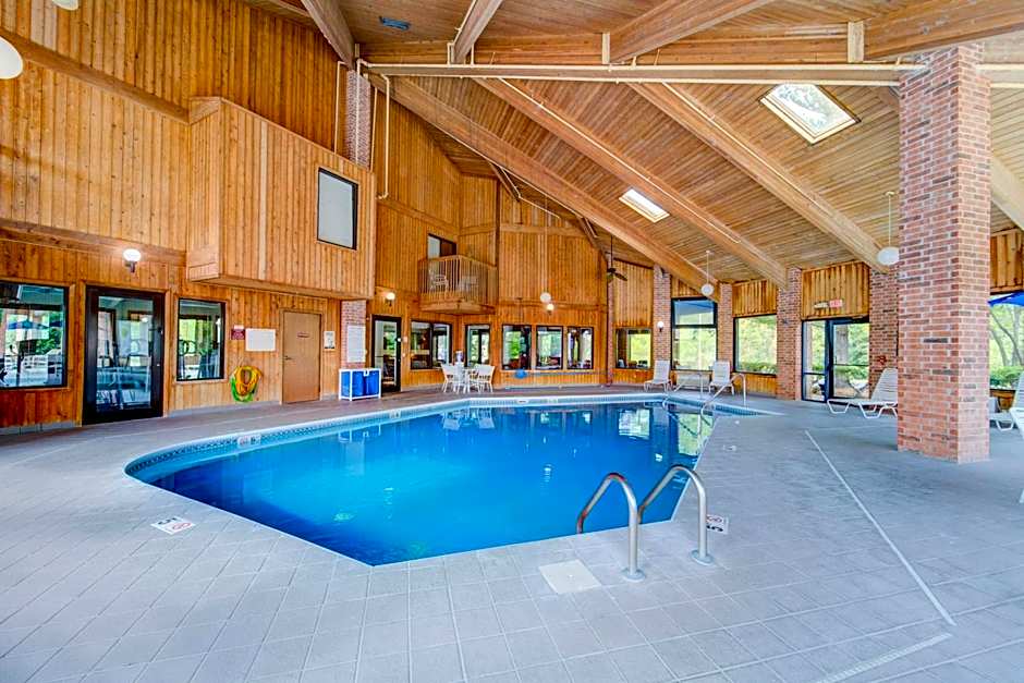 Capital O Amerihost Inn and Suites Fulton Hwy 54 MO