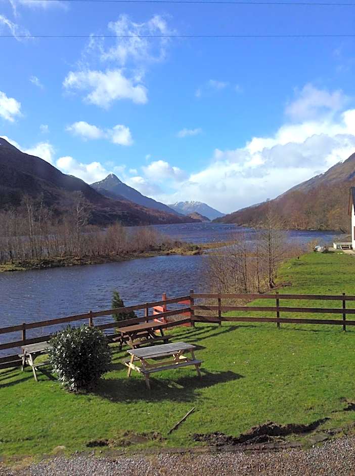 MacDonald Hotel & Cabins