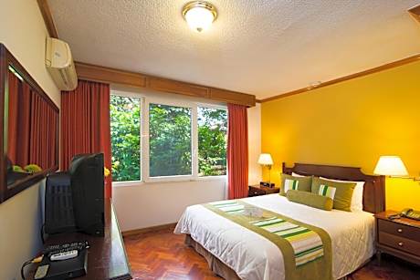 One-Bedroom Apartment (2 Adults)