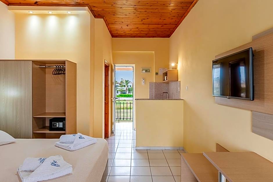 Village Inn Studios & Family Apartments