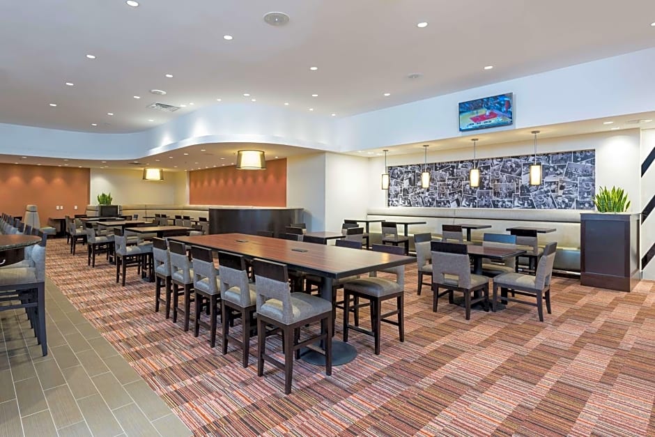 DoubleTree By Hilton Hotel Grand Rapids Airport