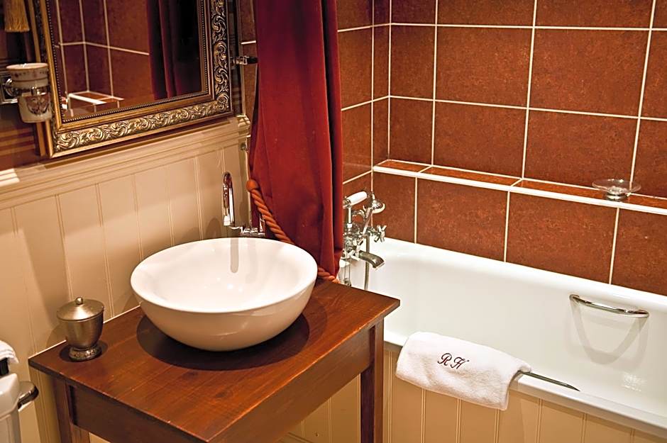 Ravenwood Hall Hotel