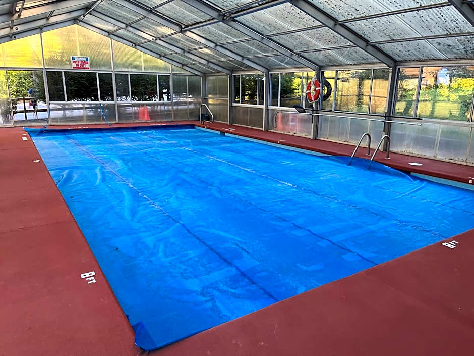 Cozy Cabin Pet Friendly ADA Compatible