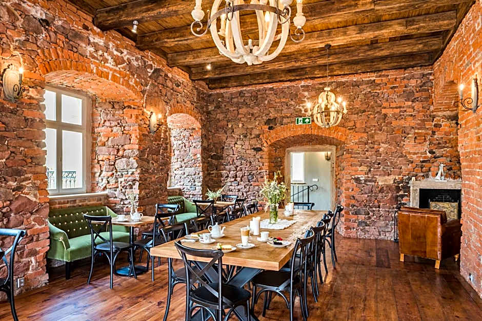 Zamek Sarny - Schloss Scharfeneck