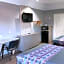 Island Suites Hobby Airport