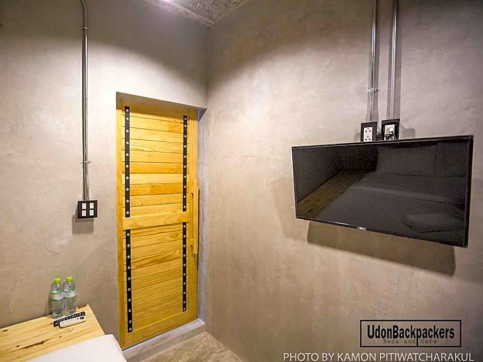 UdonBackpackers Beds and cafe
