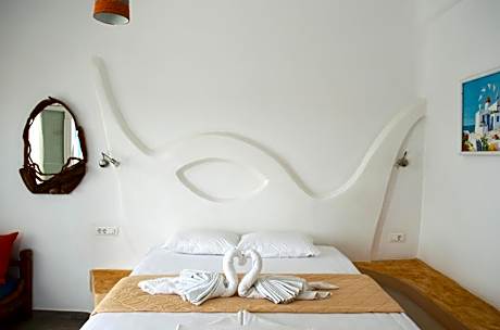 Superior Studio with Pool View