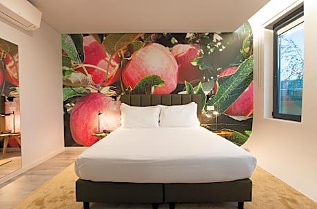 Villa with Garden View