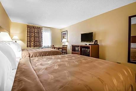 2 Queen Beds - No Smoking