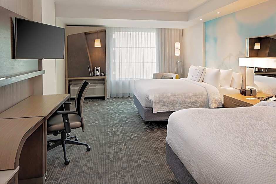 Courtyard by Marriott Dallas Downtown / Reunion District