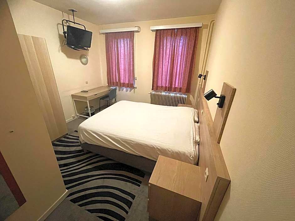 Foto 1 di 11 di 1 Double Bed