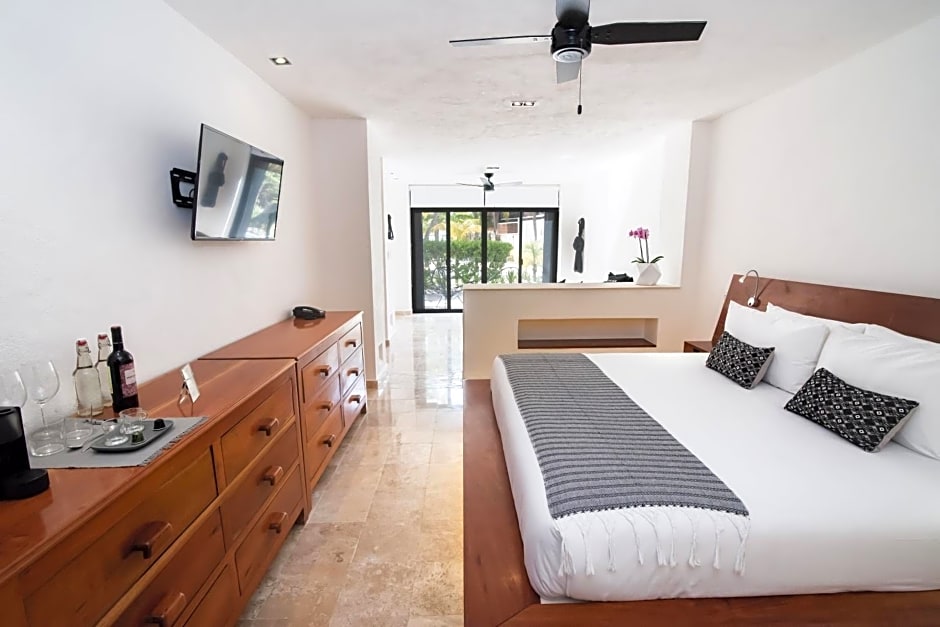 Casa del Jaguar Beach Hotel