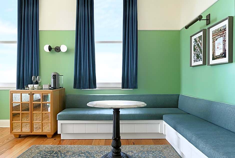 The Drayton Hotel Savannah, Curio Collection by Hilton