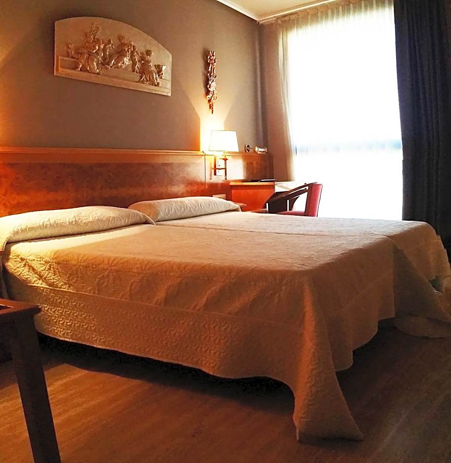Photo 1 of 11 of 1 Double Bed or 2 Beds