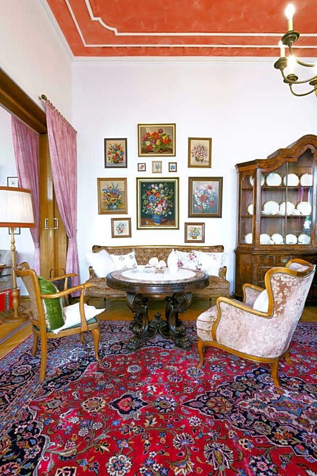 Tante ALMA's Kölner Hotel