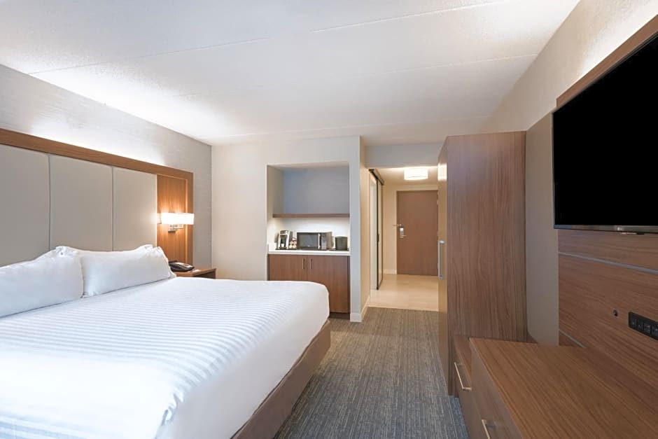 Holiday Inn Express Boston-Waltham, an IHG Hotel