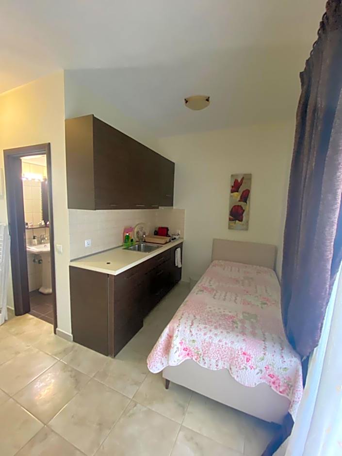 GoldenHill Studios&apartments