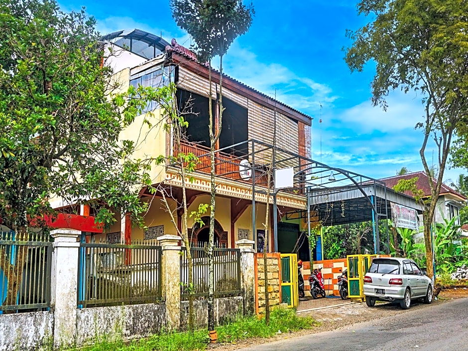 OYO Life 92568 Penginapan Joglo Syariah