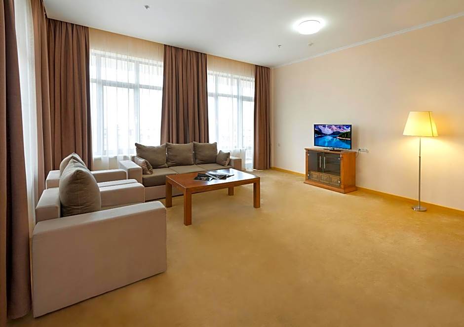 Ani Plaza Hotel