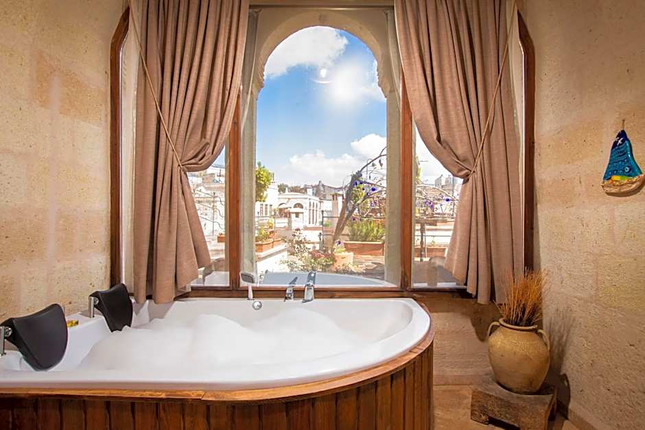 Cappa Via Cave Hotel