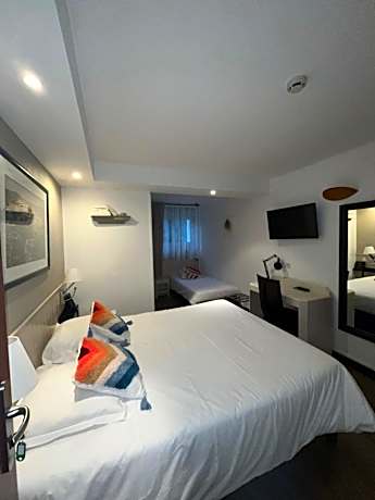 Economy Triple Room (Semi Basement)