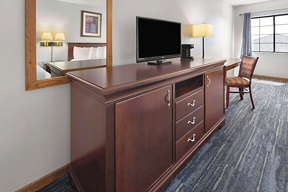 Days Inn by Wyndham Iron Mountain