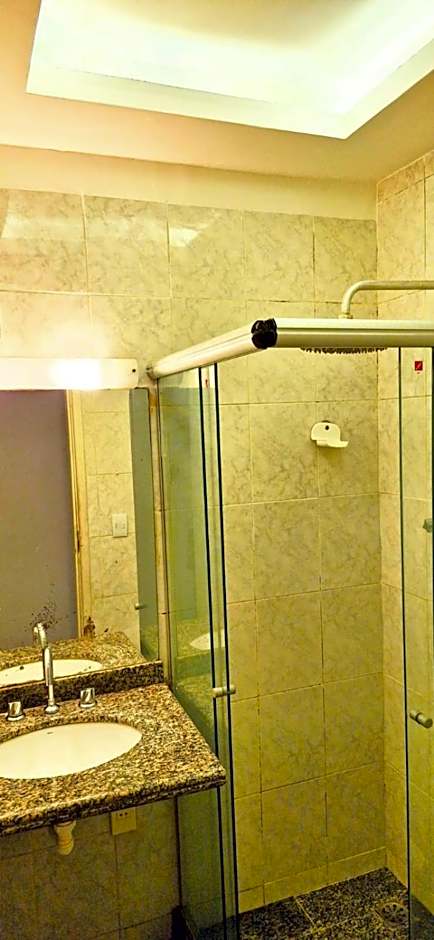 Copacabana 3 quartos ar cond a 2 qds da praia