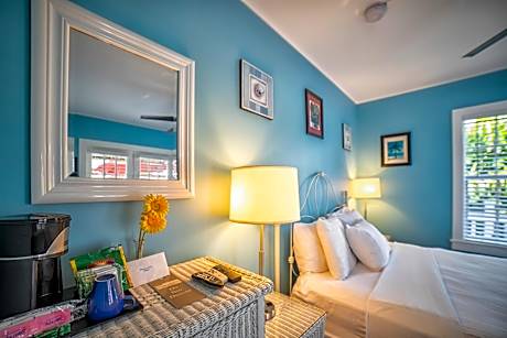 Deluxe Queen Room with Terrace