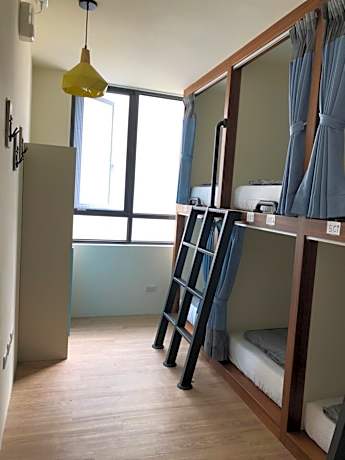 6-Bed Mixed Dormitory Room