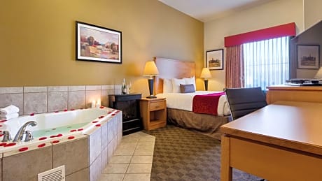 suite-1 king bed, mobility accessible, communication assistance, roll in shower, non-smoking, full breakfast
