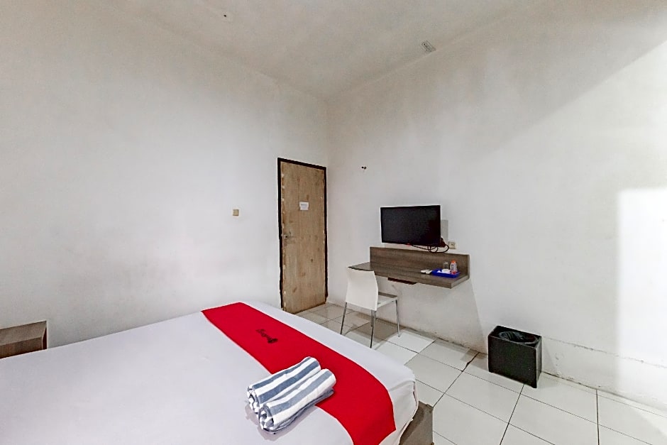 RedDoorz near Taman Kota Lapang Merdeka Sukabumi